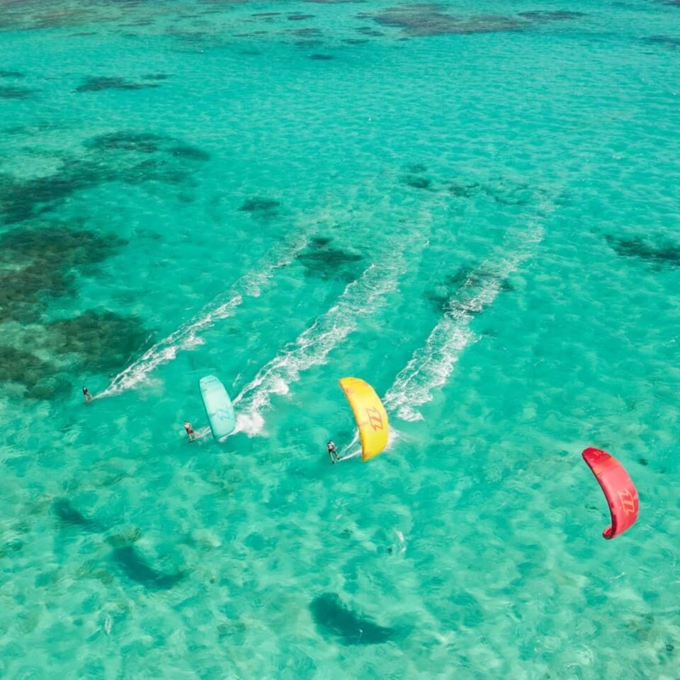 Kitesurf nelle acque turchesi di Porto Pollo